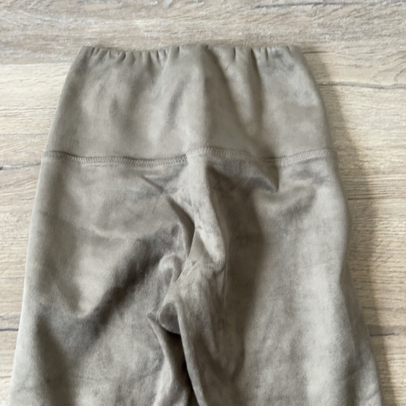 Aritzia Daria suede leggings. XS - Picture 8 of 10